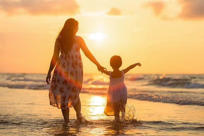 VOYAGE EN ASIE AVEC JEUNES ENFANTS –  LES ACCESSOIRES ESSENTIELS POUR MAMAN ET BÉBÉ