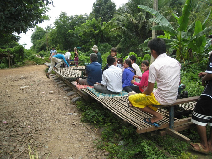  train  de bambou  au Cambodge moment insolite  essayer et 